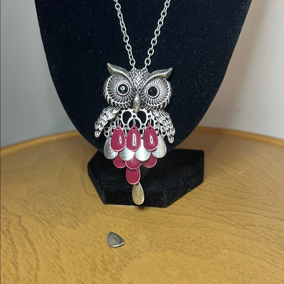 Ricki's Jewelry - NWT Ricki’s Owl Pendant Necklace Silver Tone Pink‎ Enamel Feathers READ
